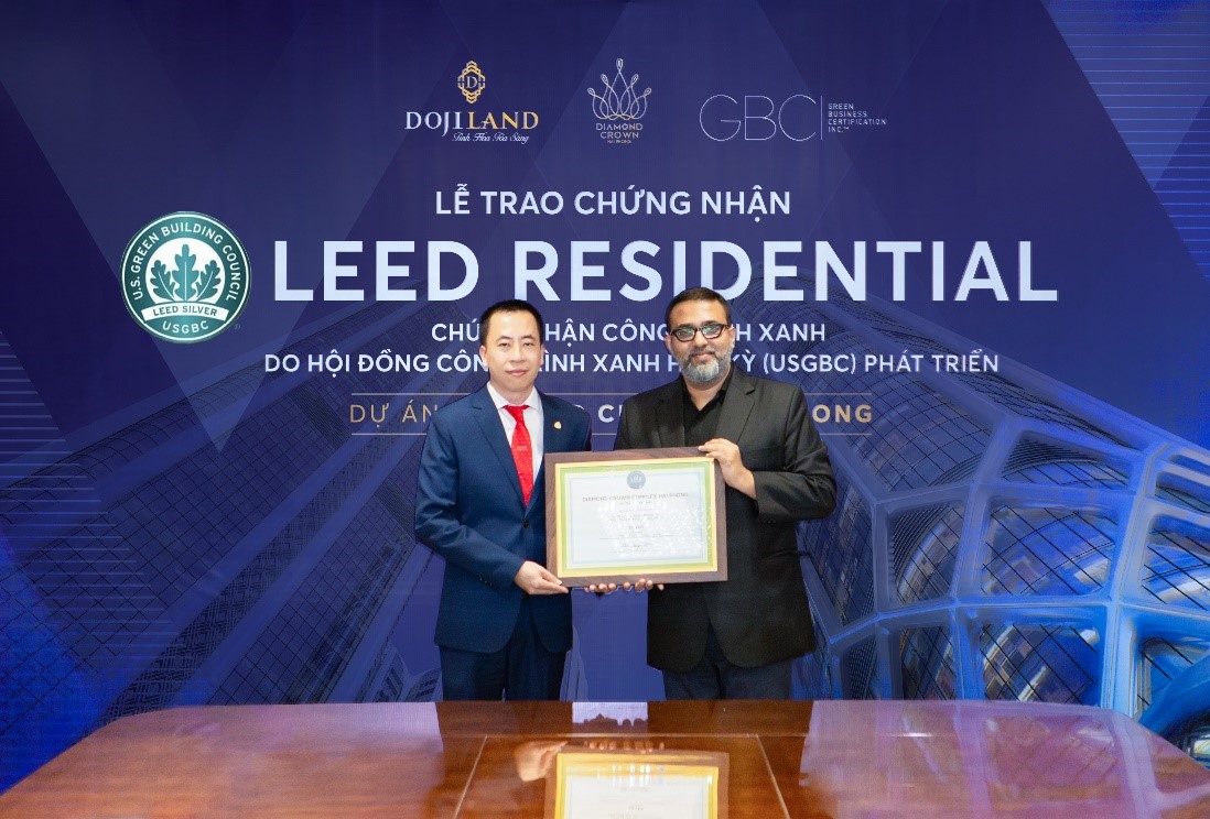 Hình ảnh trao chứng chỉ LEED Residential cho dự án Chung cư Diamon Crown
